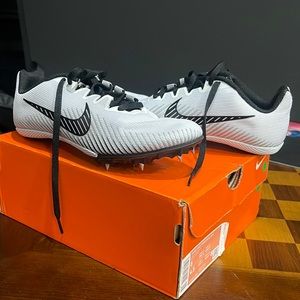 Women's Nike Zoom Rival M White/Black Spikes size 6 NIB